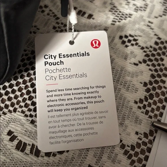 Lululemon 🆕 Black City EssentialsPouch 4L new with tags